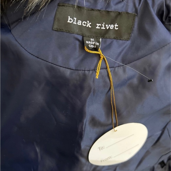 Black rivet blue fur collard vest - Picture 4 of 4